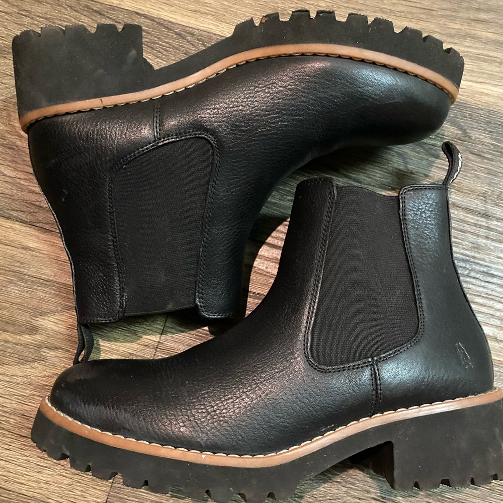 Hush Puppies black boots. Size 6.5